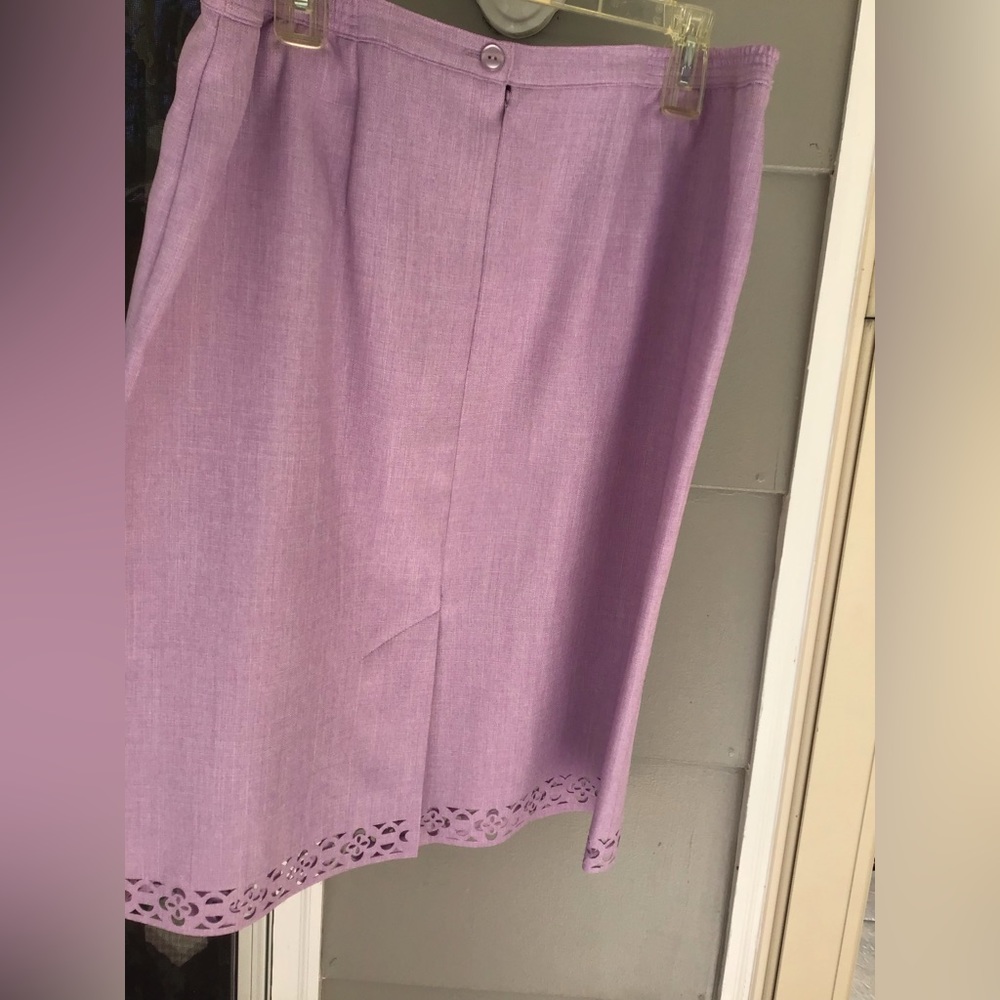 Alfred Dunner Women's Lavender button Waist Straight Skirt Size 16 NWOT - Picture 10 of 16